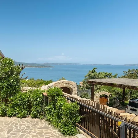 Vista Mare Cala Dei Ginepri Con Giardino بيت للعطل Cala Bitta